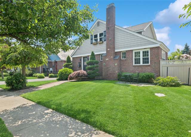 Property at 66 Wyandanch Ave, Babylon, NY 11702, 4 beds, 2 baths