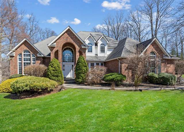 Property at 8 Wedge Way, Suffern, NY 10901, 6 beds, 5.5 baths