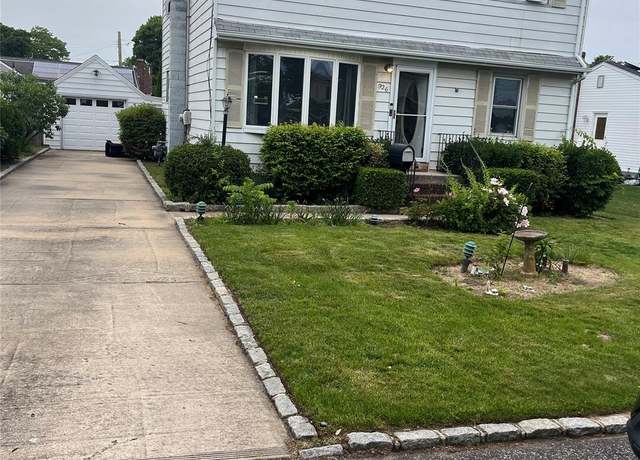 Property at 926 9th St, West Babylon, NY 11704, 4 beds, 2 baths