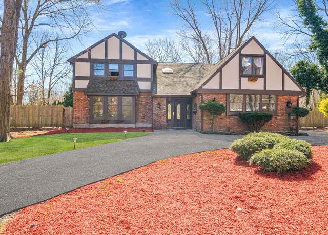 Property at 2 Linda Ln, Manorville, NY 11949, 5 beds, 2.5 baths