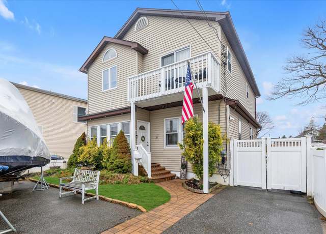 Property at 20 Beverly Rd, Wantagh, NY 11793, 3 beds, 2.5 baths