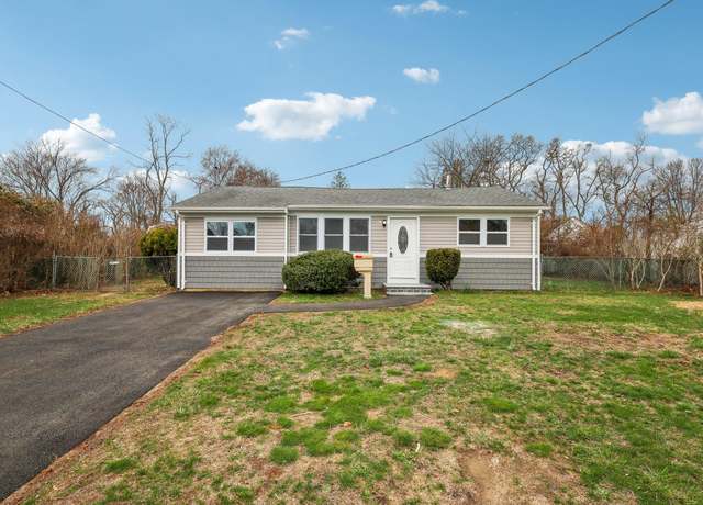 Property at 31 21st Ave, Bay Shore, NY 11706, 4 beds, 1.5 baths