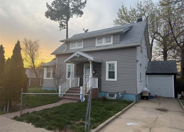 Property at 15 Elizabeth Ave, Hempstead, NY 11550, 3 beds, 2 baths
