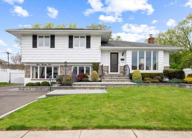Property at 425 N Queens Ave, Massapequa, NY 11758, 3 beds, 2.5 baths