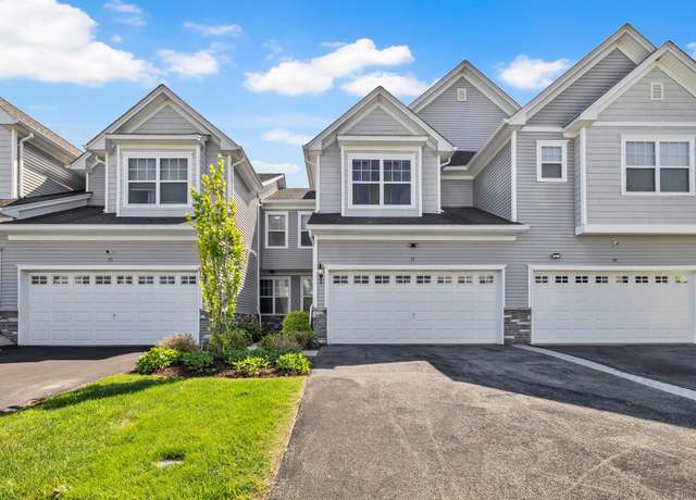 Property at 37 Lindentree Ln, Middletown, NY 10940, 3 beds, 2.5 baths