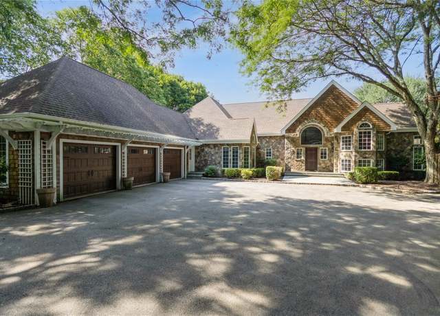 Property at 14 Vista Ct, Pleasantville, NY 10570, 5 beds, 4.5 baths