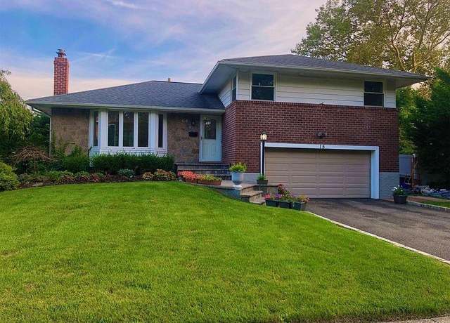 Property at 15 Morris Dr, Syosset, NY 11791, 3 beds, 2.5 baths