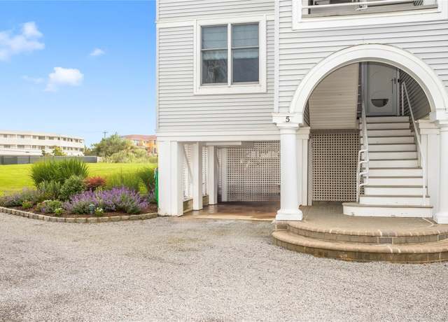 Property at 580 Dune Rd #5, Westhampton, NY 11978, 3 beds, 2.5 baths