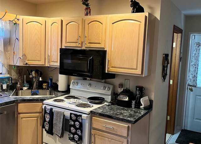 Property at 6 1st Ave, Medford, NY 11763, 2 beds, 1 bath