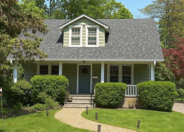 Property at 38 Winslow Rd, White Plains, NY 10606, 4 beds, 2.5 baths