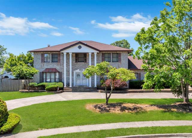 Property at 2 Eleanors Cv, Lake Grove, NY 11755, 5 beds, 3.5 baths