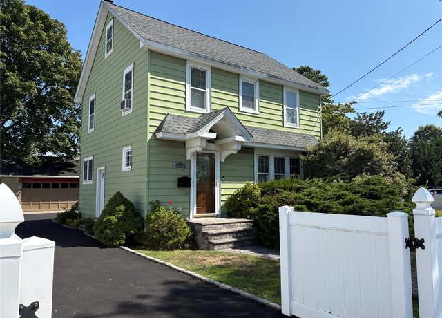 Property at 464 Central Ave, Bethpage, NY 11714, 4 beds, 1.5 baths