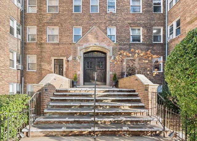 Property at 19 William St Unit 4C, Mount Vernon, NY 10552, 2 beds, 1 bath