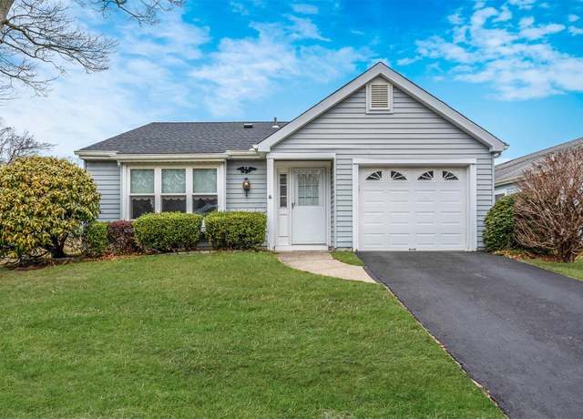 Property at 493 Cranston Ln, Ridge, NY 11961, 2 beds, 1.5 baths