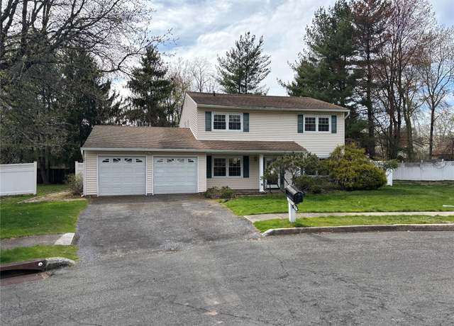 Property at 22 Paul Ct, Tappan, NY 10983, 4 beds, 2.5 baths