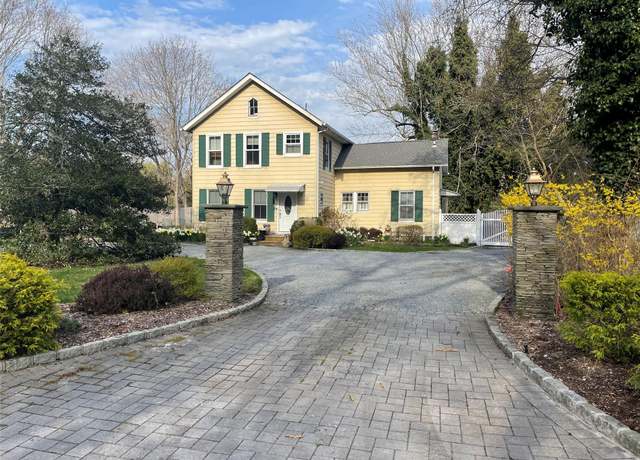 Property at 190 S Country Rd, Remsenburg, NY 11960, 3 beds, 1.5 baths