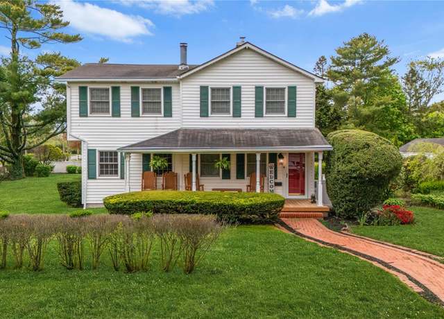 Property at 4 Coles Ave, Amityville, NY 11701, 4 beds, 1.5 baths
