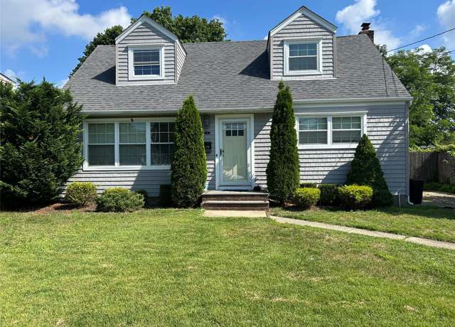 Property at 73 N Kings Ave, Massapequa, NY 11758, 4 beds, 2 baths