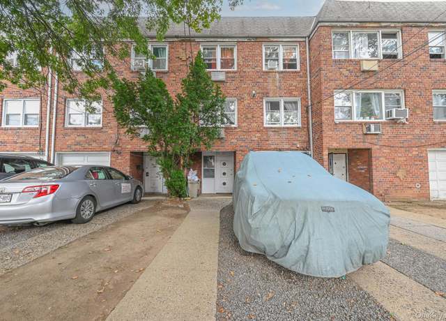 Property at 10121 108th St, Richmond Hill, NY 11419, 4 beds, 5 baths