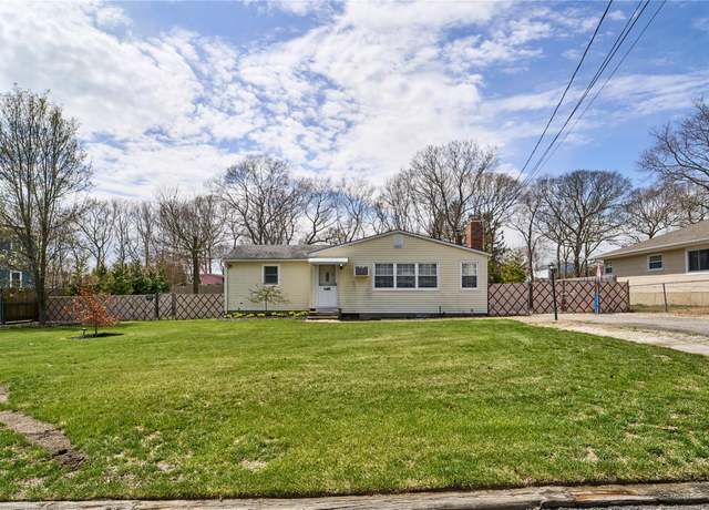 Property at 221 W End Ave, Shirley, NY 11967, 3 beds, 1 bath