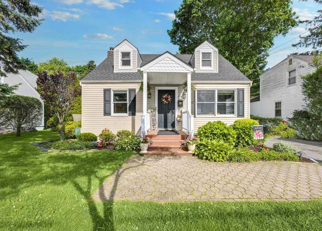Property at 32 Irving Johnson St, East Northport, NY 11731, 3 beds, 1 bath