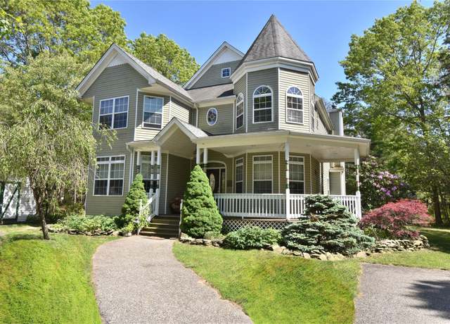 Property at 183 Middle Island Rd. Rd, Medford, NY 11763, 5 beds, 4.5 baths
