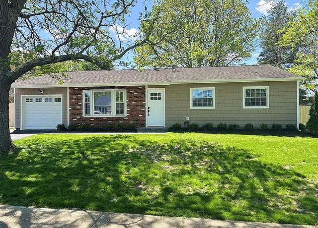 Property at 86 Inverness Rd, Holbrook, NY 11741, 3 beds, 2 baths