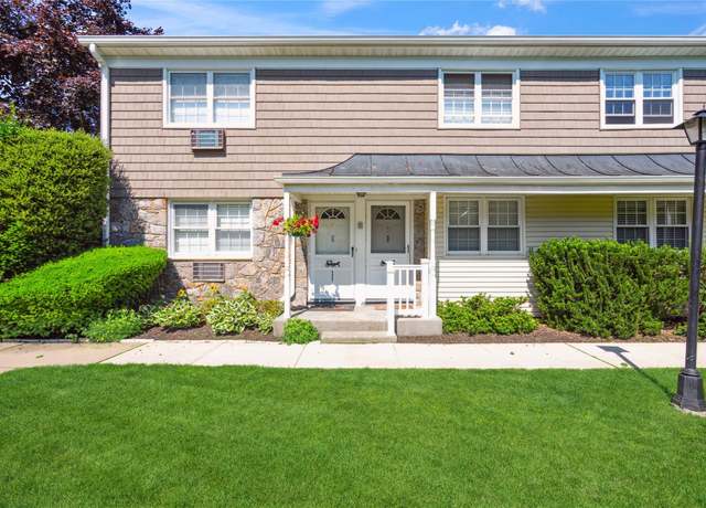 Property at 4428 Wilshire Ln Unit J28, Oakdale, NY 11769, 2 beds, 1 bath