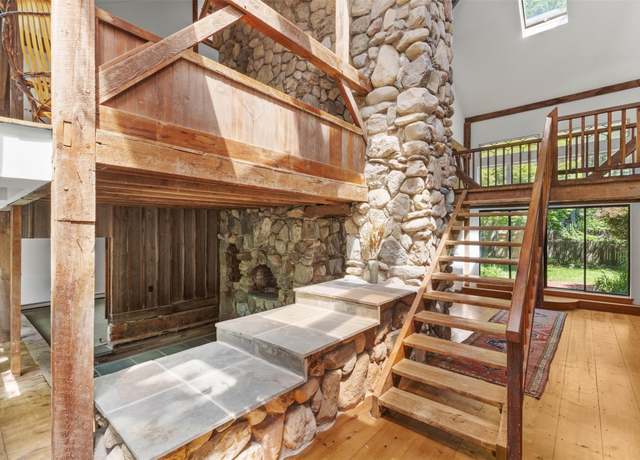 Property at 880 W Mill Rd, Mattituck, NY 11952, 4 beds, 4 baths