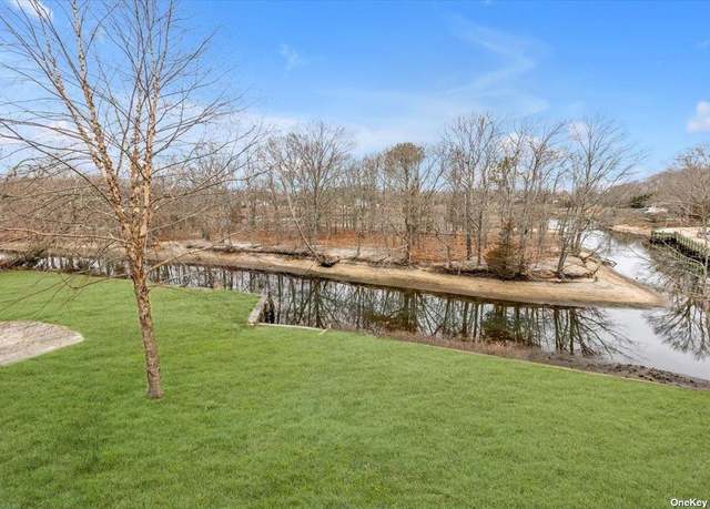 Property at 2500 Ole Jule Ln, Mattituck, NY 11952, 4 beds, 2 baths
