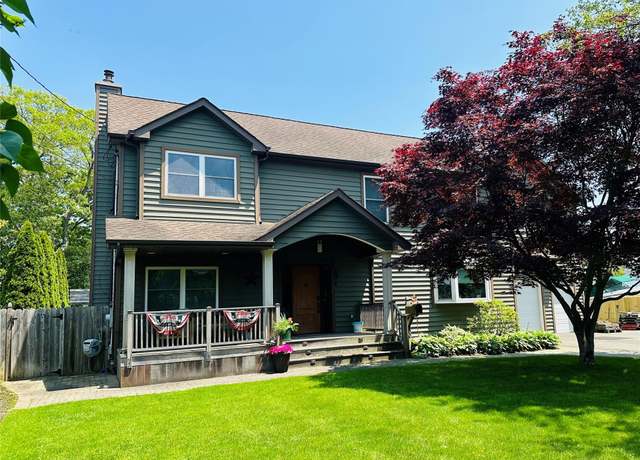 Property at 800 Bay Shore Ave, West Islip, NY 11795, 5 beds, 2 baths