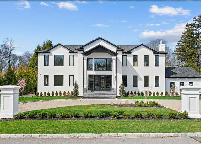 Property at 18 Orchard Dr, Woodbury, NY 11797, 6 beds, 6 baths