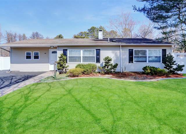 Property at 49 Sundial Ln, Bellport, NY 11713, 3 beds, 1 bath