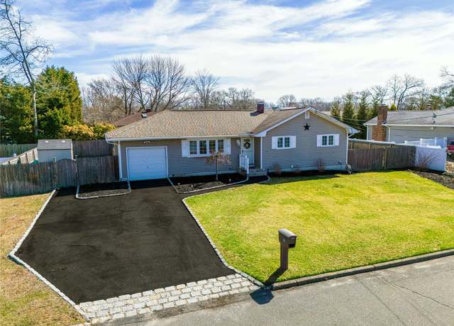 Property at 31 Forest Ave, Port Jefferson Station, NY 11776, 3 beds, 1 bath