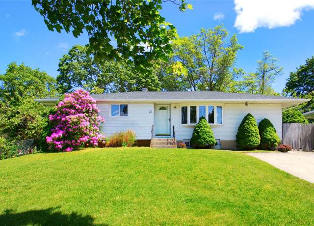 Property at 21 Rita Cres, Commack, NY 11725, 4 beds, 2 baths