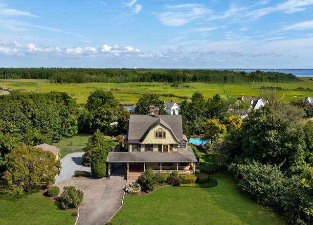 Property at 75 Oak Neck Ln, West Islip, NY 11795, 7 beds, 5 baths