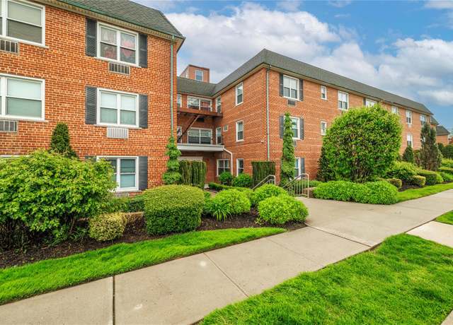 Property at 111 S Centre Ave Unit 2LL, Rockville Centre, NY 11570, 2 beds, 2 baths