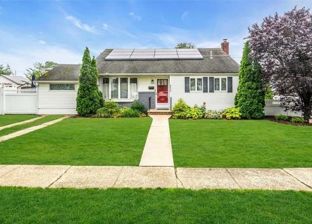 Property at 2532 Clinton St, Bellmore, NY 11710, 4 beds, 1.5 baths