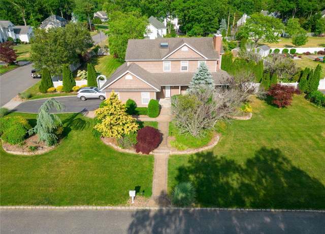 Property at 15 Muellers Ln, Yaphank, NY 11980, 4 beds, 3 baths