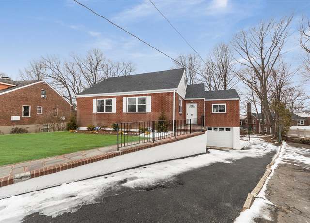 Property at 35 Sunlight Hl, Yonkers, NY 10704, 4 beds, 3 baths