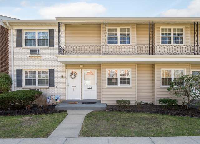 Property at 2808 Wilshire #2808, Oakdale, NY 11769, 2 beds, 1 bath