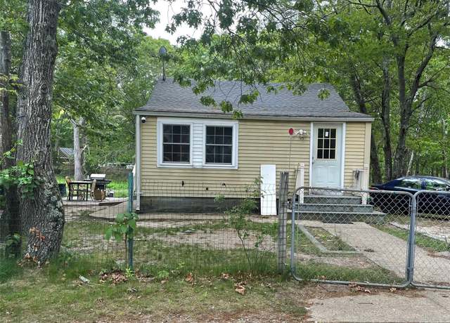 Property at 115 Wood Road Trl, Centereach, NY 11901, 2 beds, 1 bath