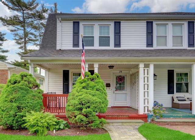 Property at 29 Meadow St, Garden City, NY 11530, 3 beds, 2 baths