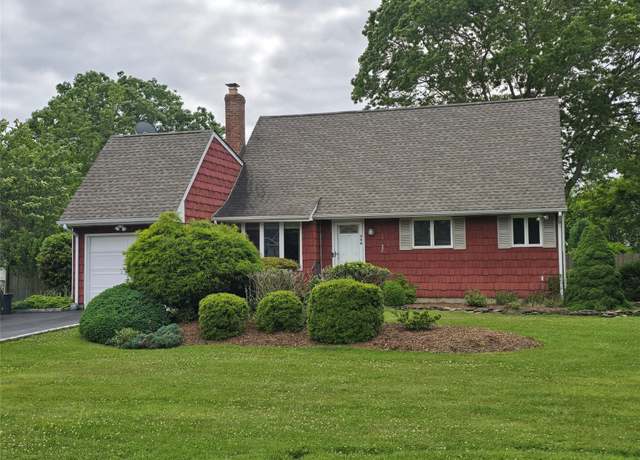 Property at 360 Munsell Rd, East Patchogue, NY 11772, 5 beds, 2 baths