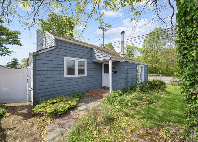 Property at 96 Pardee Ave, Islip, NY 11751, 3 beds, 1 bath
