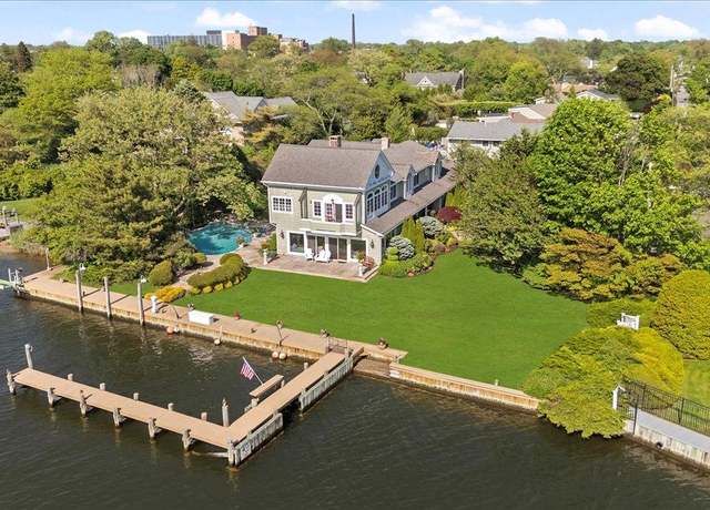 Property at 501 Bay 5th St, West Islip, NY 11795, 4 beds, 3.5 baths