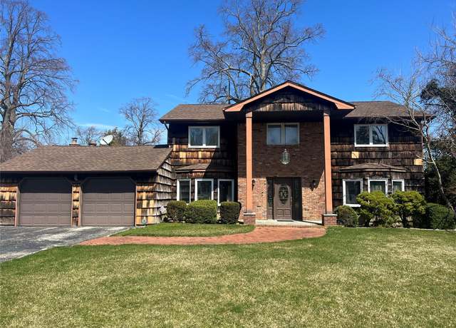 Property at 9 Mallard Cv, West Islip, NY 11795, 4 beds, 2.5 baths