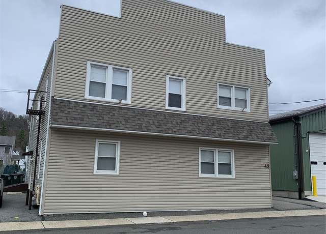 Property at 42 5th 5th Ave, Hillburn, NY 10931, 7 beds, 4 baths