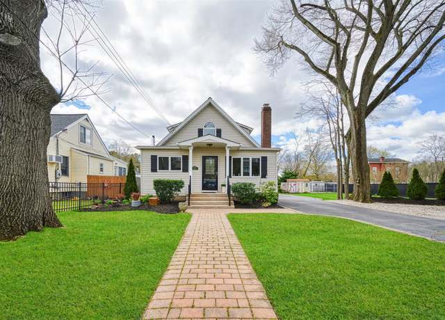 Property at 120 Floral Park St, Islip Terrace, NY 11752, 3 beds, 2 baths