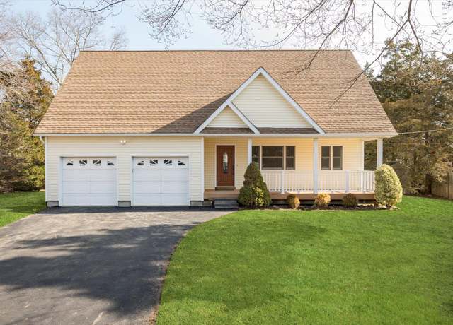 Property at 518 Sweet Hollow Rd, Melville, NY 11747, 4 beds, 3 baths